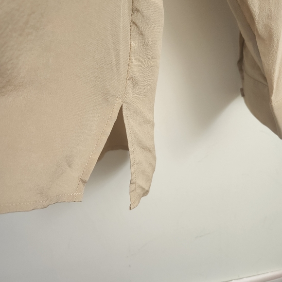 Marciano 100% silk blouse shirt button down neutral sz M - Picture 6 of 7